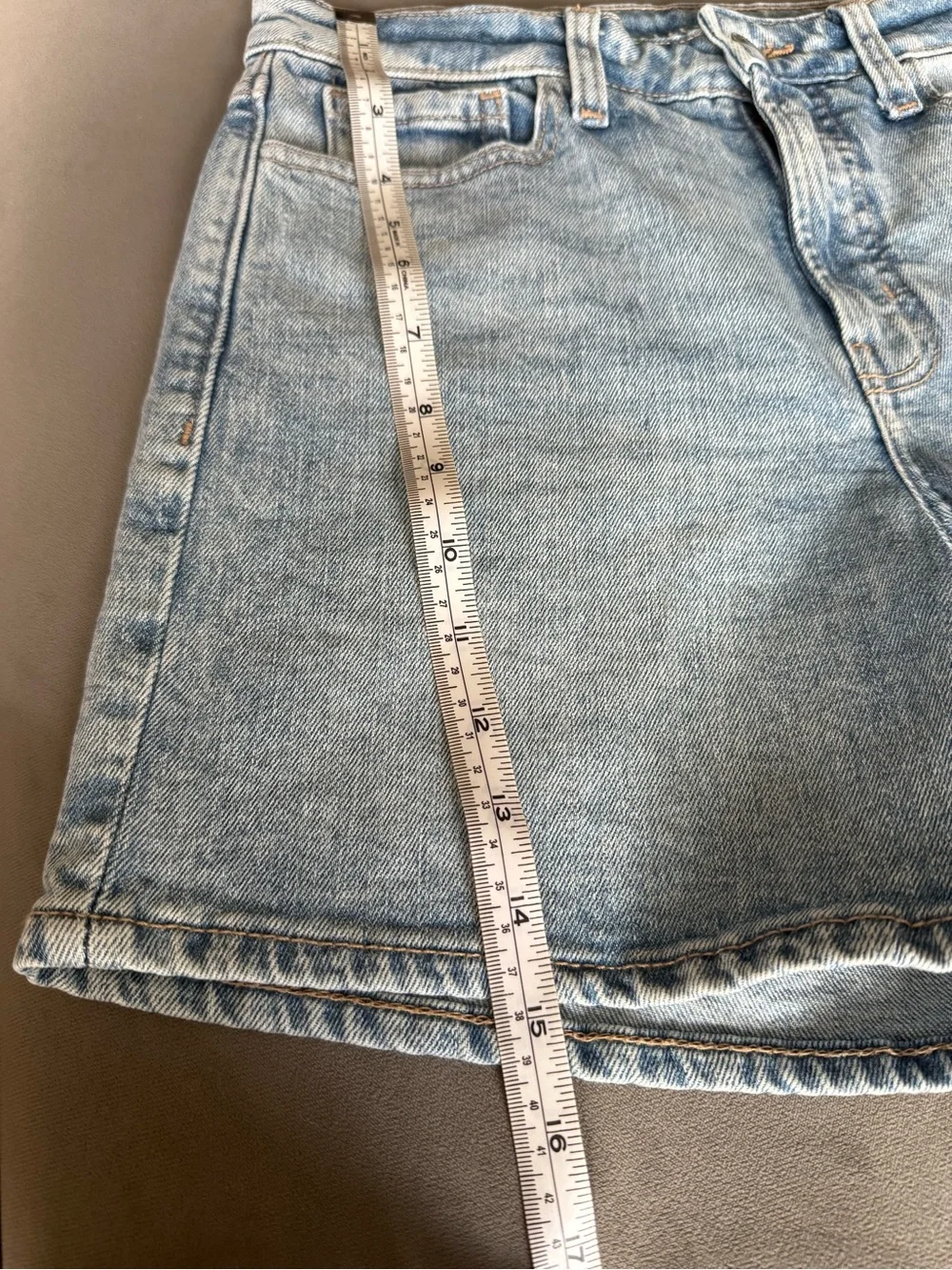 Old Navy Light Blue High-Waisted Baggy Jean Shorts size 4